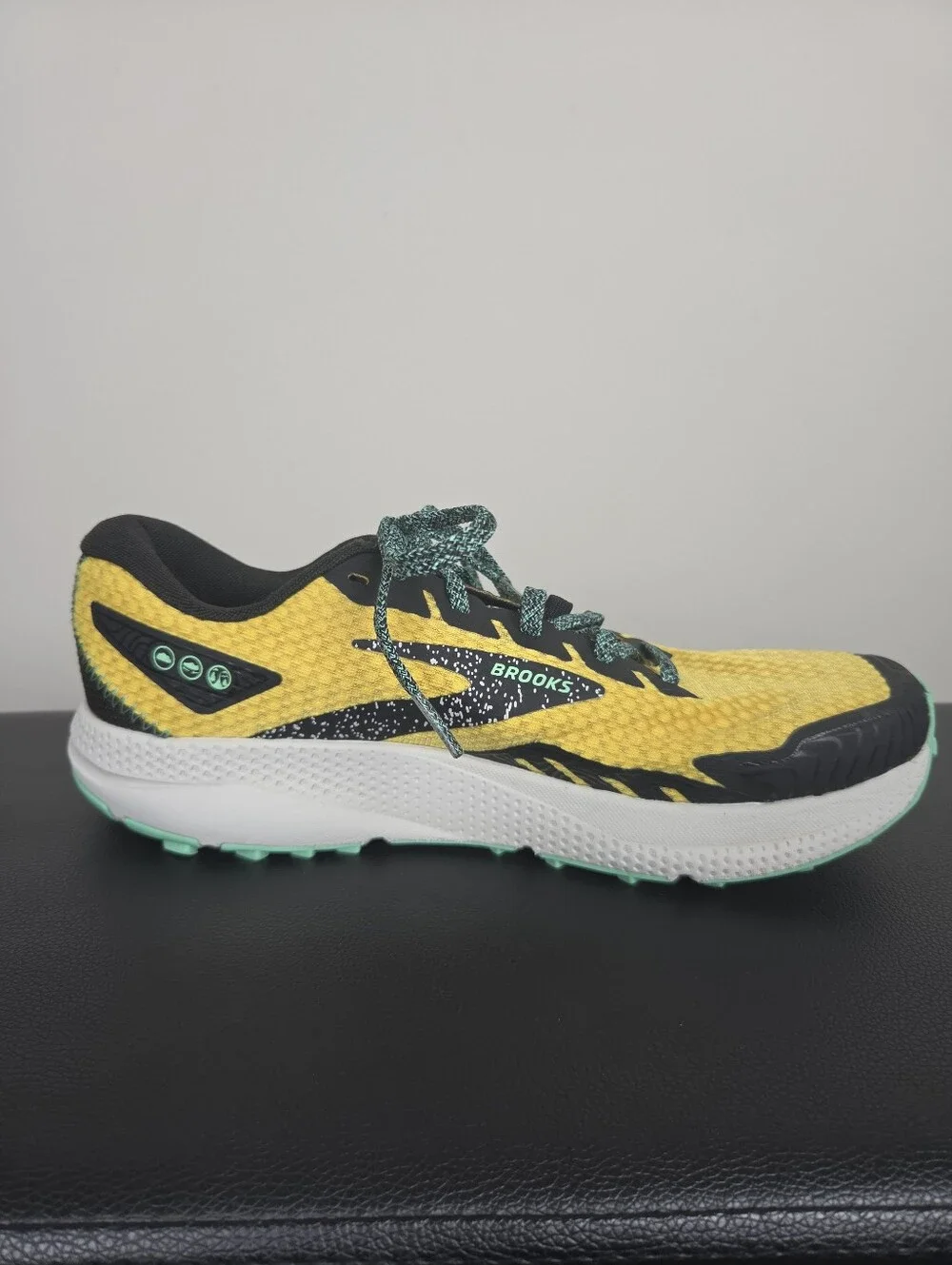 Brooks Divide 4 Trail Running Shoes Mens 7.5 Yellow Black